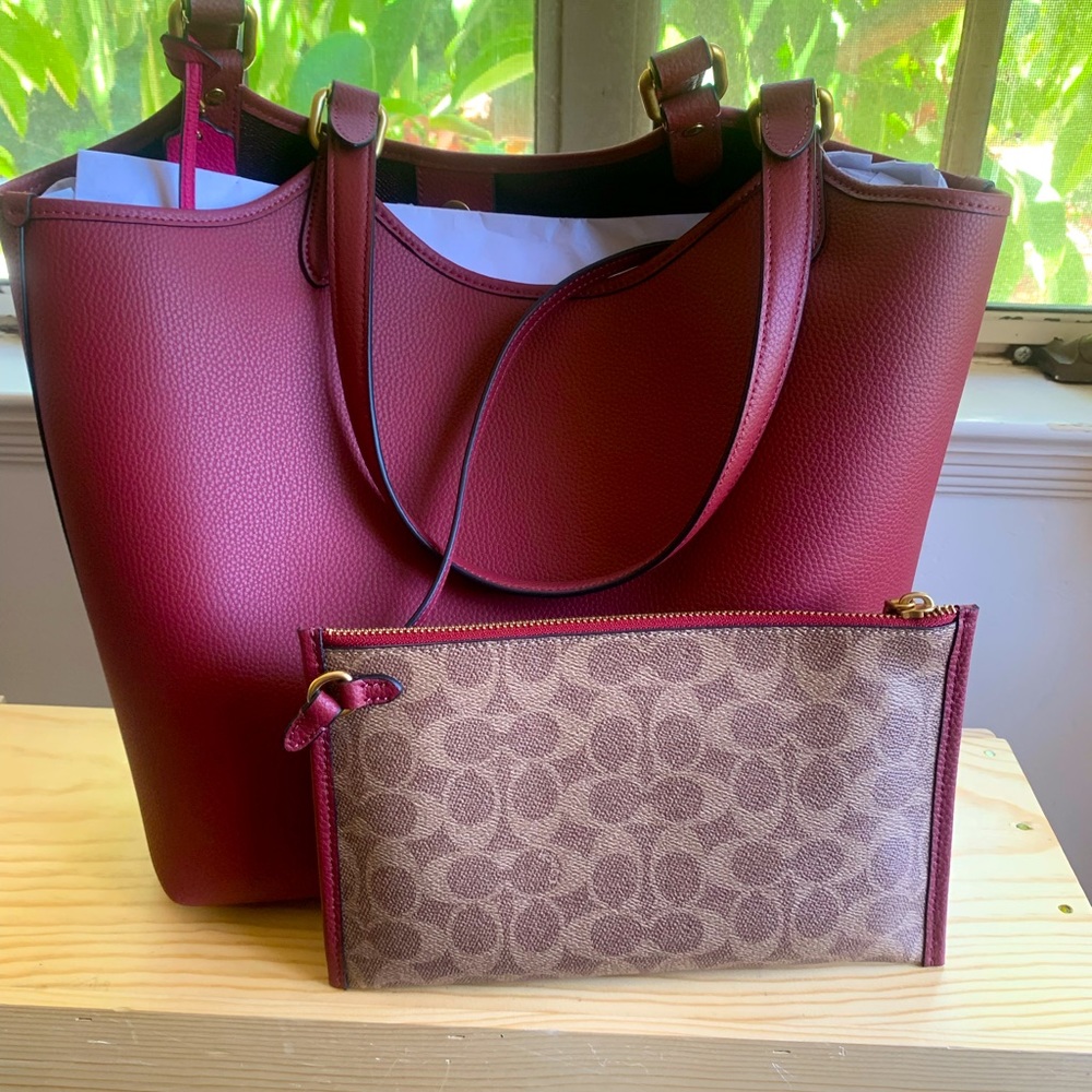 NWT Coach Leather Shoulder tote.